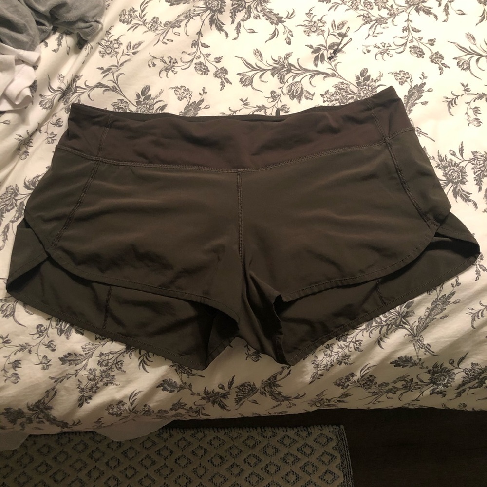 Lululemon Speed Short Size 10 Army green